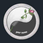 Rose Yin Yang Wedding-Magnet Magnet<br><div class="desc">Rose Yin Yang Hochzeitsmagnet, Hochzeitsbekleidung und Hochzeitsgeschenke von ArtMuvz Illustration. Matching Yin Yang Bekleidung, Meditation Geschenke, Yoga Workout Kleidung. UM PERSONALISIEREN, fügen Sie Ihren Namen hinzu oder fügen Sie stattdessen Text hinzu. Passen Sie diesen Yin Yang Rose Magneten an, um ihn einzigartig zu machen oder als personalisiertes Geschenk zu geben....</div>