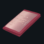 Rosen Gold Glitzer Benutzerdefinierter Letter Name Tri-fold Geldbeutel<br><div class="desc">Wallets mit Monogram Name Text Rose Gold Blush Glitzer Sparkle Personalisiert Anniversary - Party oder Hochzeitsgeschenke / Supplies - Add Your Letter / Name - Text oder Entfernen - Make Your Special Wallet Gift - Neu formatieren und verschieben oder entfernen und hinzufügen / Elemente mit Anpassungstool. Design von MIGNED. Bitte...</div>