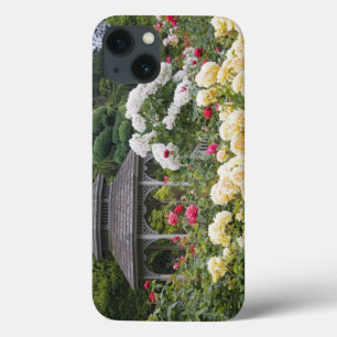 Rosen in Blüte und Gazebo-Rosengarten am Case-Mate iPhone Hülle