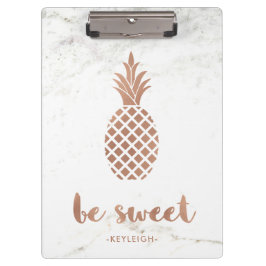 Rosen-rosa Ananas auf weißem Marmor | ist süß Klemmbrett