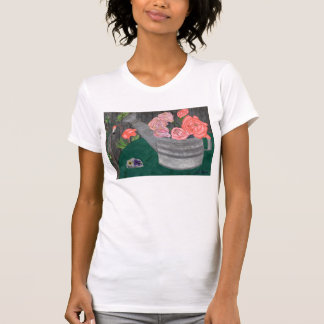 Rosen und das Bewässerungs-Dosen-Shirt durch Julia T-Shirt