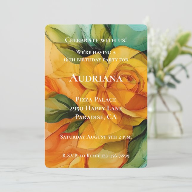 Rosen Yellow Green Floral Geburtstag Einladung (Stehend Vorderseite)