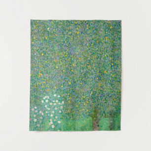 Rosenbüsche unter den Bäumen, 1905 von Gustav Klim Wandteppich