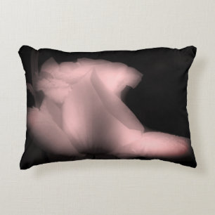 Rosenknospe Blume schwarz und weiß gestrichen Dekokissen