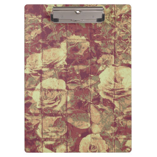 Rosentarnungsmuster auf mit Ziegeln gedecktem Klemmbrett