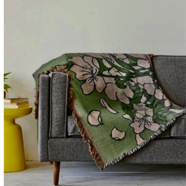 Rosige Blütenkaskade  Decke (Throw Blanket Dimensions: 54"l x 38"w Material: 100% polyester; soft touch.)