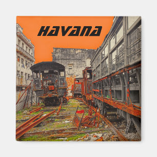 Rostige Lokomotiven mit Güterwagen in Havanna Magnet