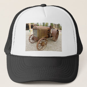 Rostiger Vintage-Traktor Truckerkappe