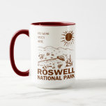 Roswell National Park UFO Flying Saucer Außerirdis Tasse<br><div class="desc">Roswell Nationalpark - Sie waren nie hier! Dieser lustige UFO-T - Shirt ist das ideale Geschenk für Alien-Gläubige und alle, die mit den Ereignissen vom Juli 1947 in Roswell, New Mexico, vertraut sind. Dieses Design zeigt eine handgezeichnete Abbildung eines Absturzes eines fliegenden Untersaugers mit einem lustigen Zitat und einer kleinen...</div>