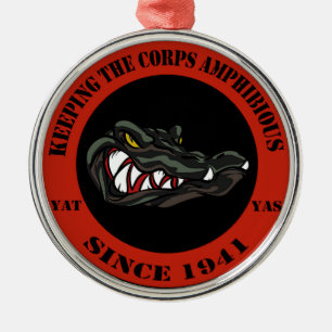 Rot 1941 silbernes ornament