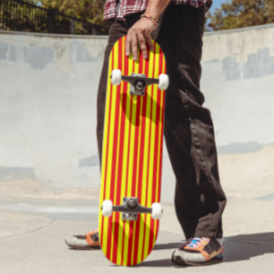 Rot-gelb gestreiftes Design Skateboard