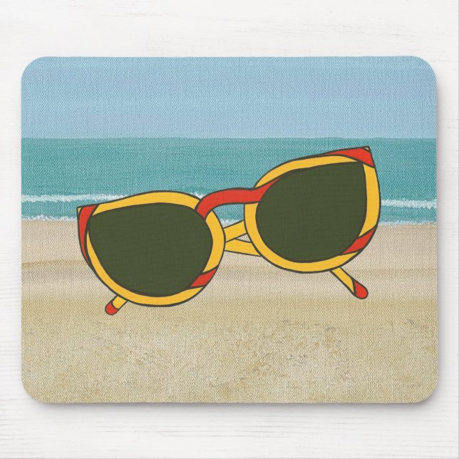 Rot-gelbe Sonnenbrille auf Beach Mousepad (Vorne)