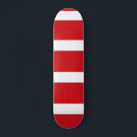 Rot gestreift skateboard<br><div class="desc">Rote Streifen Weihnachtsmuster.</div>
