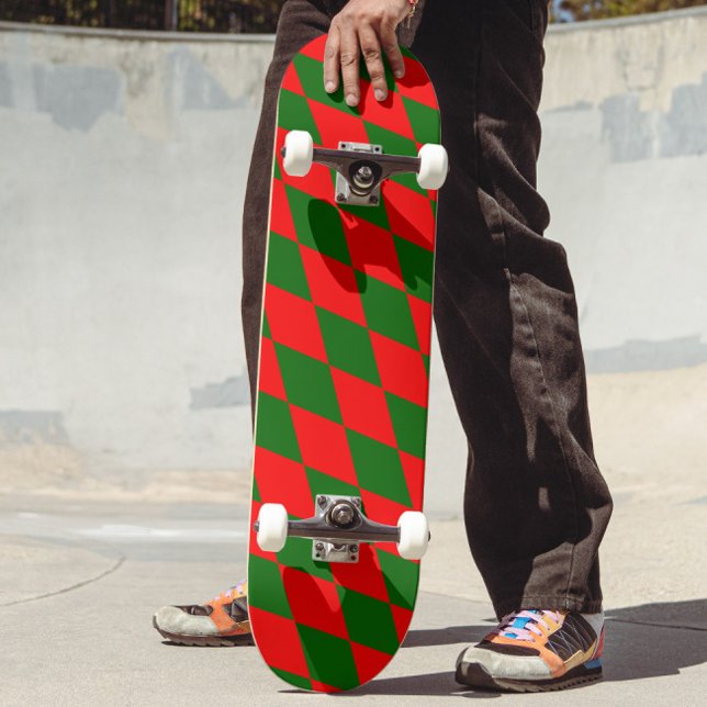 Rot-grünes Harlekin-Karomuster  Skateboard (Von Creator hochgeladen)