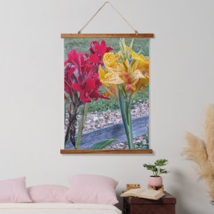 Rot und Gelb Canna Lilies Floral Wandteppich Mit Holzrahmen
