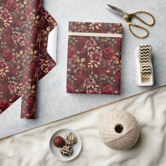 Rot und Gold Blumendesign mit Boho Wasserfarbe Geschenkpapier (Kunsthandwerk)