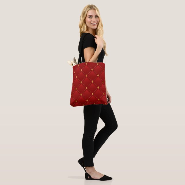 Rot- und Gold-Jugendstil-Muster (Am Model)