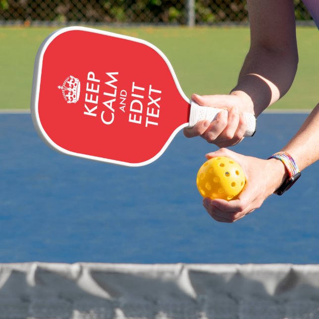 Rot und Weiß Behalten Ruhe und Bearbeiten von Text Pickleball Schläger (InSitu)