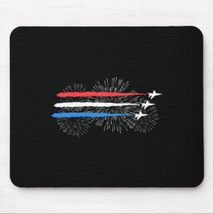Rot-weiß-blaue Kampfjets mit Feuerwerk 4. Mousepad