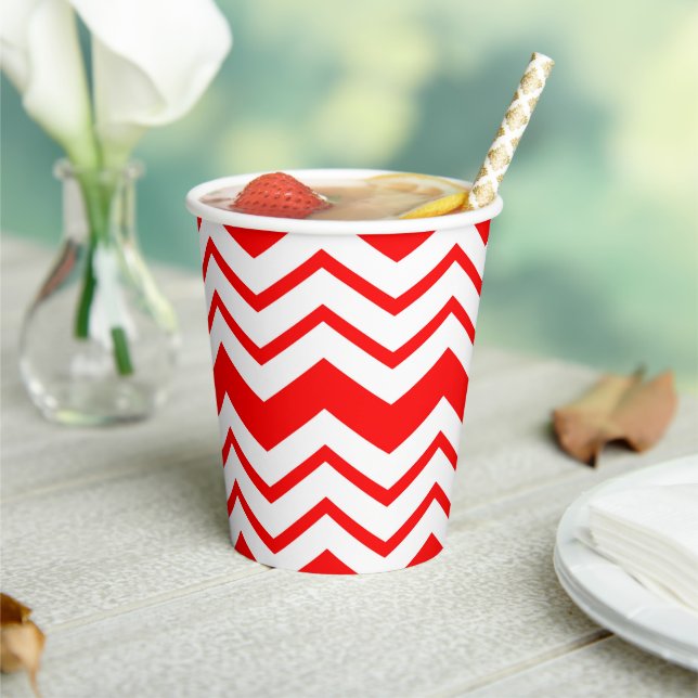 Rot-Weiß-Chevron-Zickzack-Musterdesign  Pappbecher (In Situ)