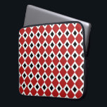 Rot, Weiß, schwarzes Diamantmuster Laptopschutzhülle<br><div class="desc">Ein klassisches Muster von roten und weißen Rautenformen. Jeder weiße Diamant enthält einen kleinen schwarzen Diamanten,  der dem ursprünglichen Design Tiefe verleiht. Digitales Bild. Copyright © 2013 Claire E. Skinner. Alle Rechte vorbehalten.</div>