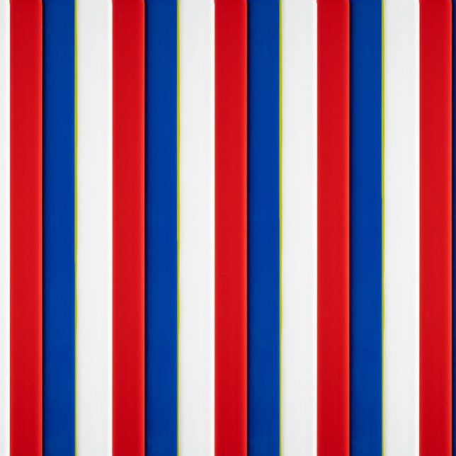 Rot weiß und Blau Leggings (A background of vertical stripes in red, white, and blue, with thin yellow lines between each stripe)