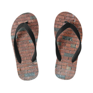 Rotbräunliche/braune Mauer mit einigen dunklen Zi Kinderbadesandalen