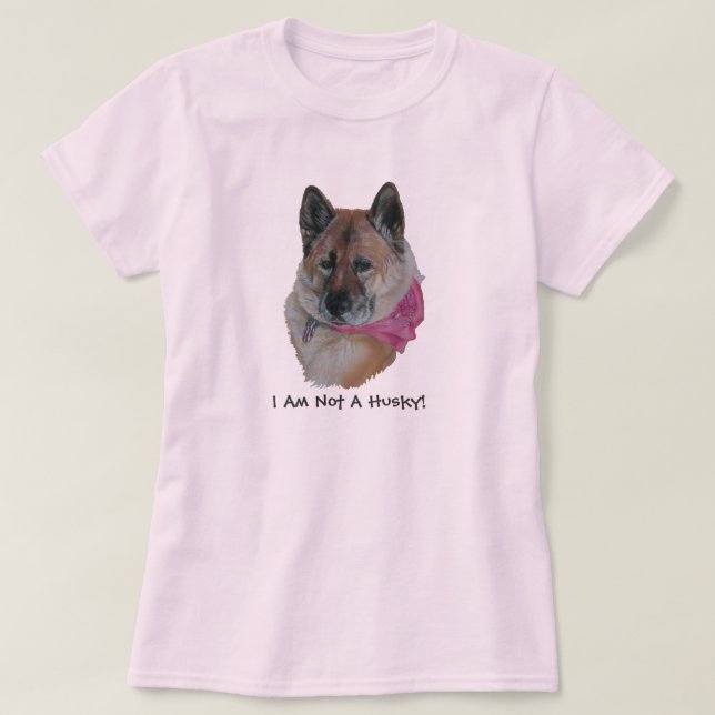 Rote Akita in rosa Schal leicht herzen Huskyslogan T-Shirt (Design vorne)