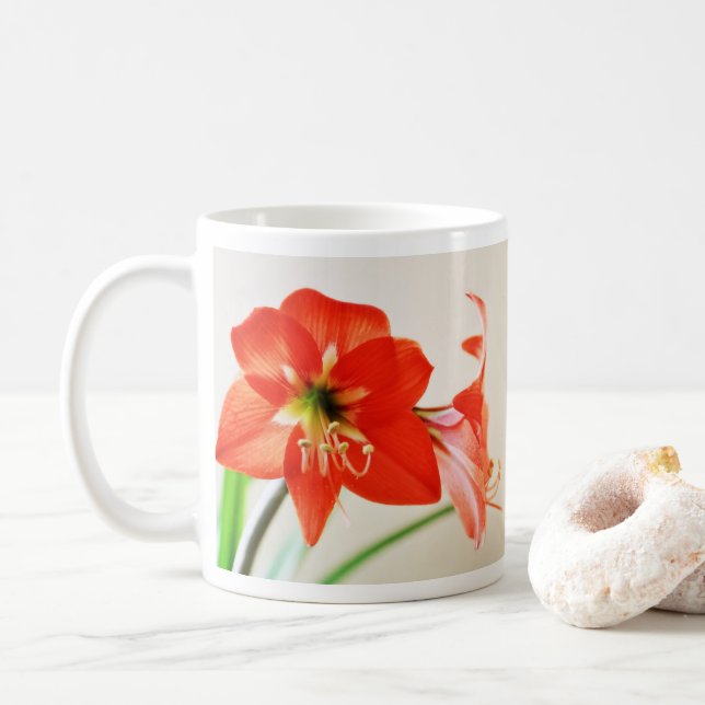 Rote Amaryllis-Blume Kaffeetasse (Mit Donut)