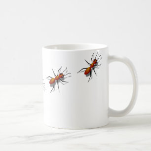 Rote Ameisen kriechen auf dir Tasse