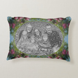 Rote Äpfel auf Baumrahmen hinzufügen Ihr Foto Dekokissen