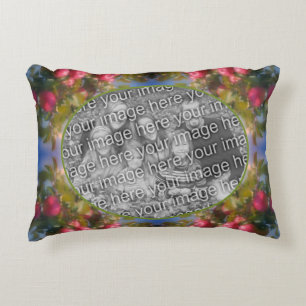 Rote Äpfel auf Baumrahmen hinzufügen Ihr Foto Dekokissen