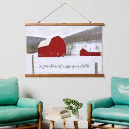 Rote Bauernhöfe im Winter Wunderland Wandteppich Mit Holzrahmen