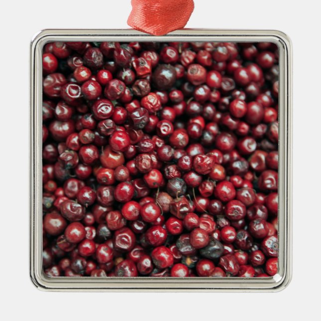 Rote Beeren des Himalaya Ornament Aus Metall (Vorne)