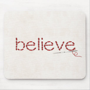 rote BELIEVE-Textnachricht mit Nadel Mousepad
