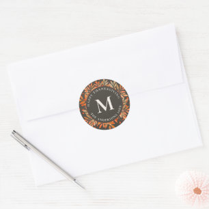 Rote Berries & Blätter Monogram Brown Runder Aufkleber