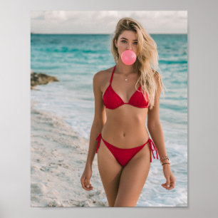 Rote Bikinifrau am Ozean Süße Kaugummiblase Poster