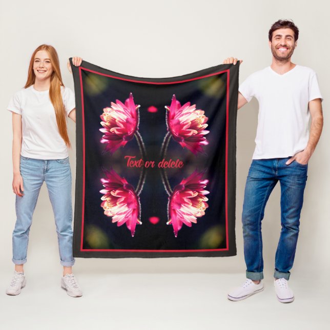 Rote Blume bei Sonnenlicht Abstrakt Personalisiert Fleecedecke (Beispiel)