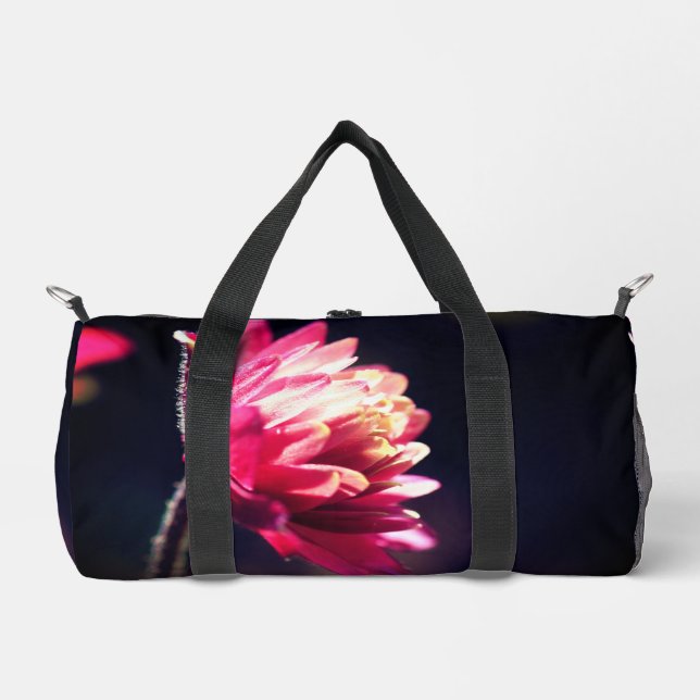 Rote Blume bei Sonnenlicht Duffle Bag (Vorderseite)