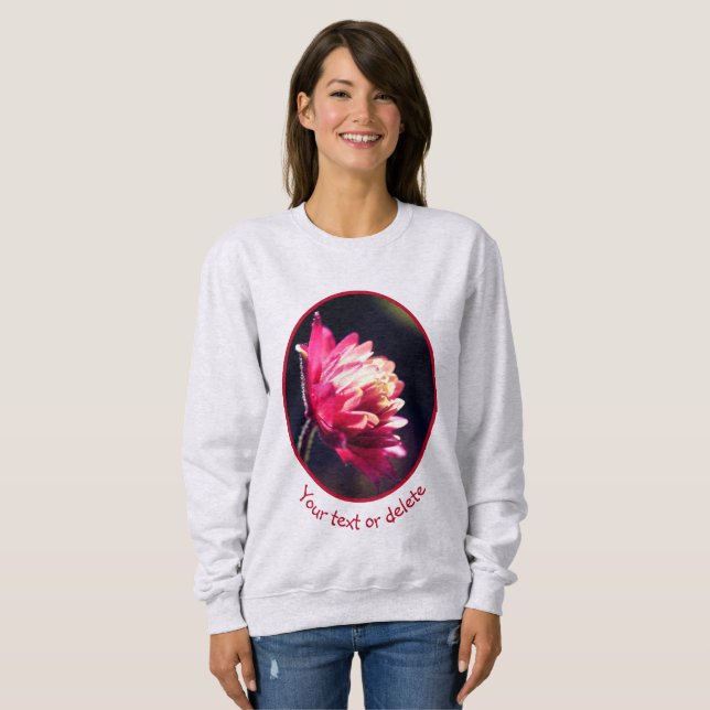 Rote Blume bei Sonnenlicht Personalisiert Sweatshirt (Vorne ganz)