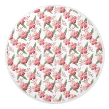 Rote Blume und Berries mit grünen Blätter