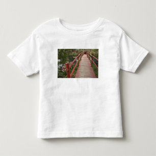 Rote Brücke über den Teich, Magnolia Plantation, Kleinkind T-shirt