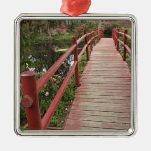 Rote Brücke über Teich, Magnolia Plantation, Silbernes Ornament