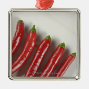 Rote Chili-Paprikaschoten Ornament Aus Metall