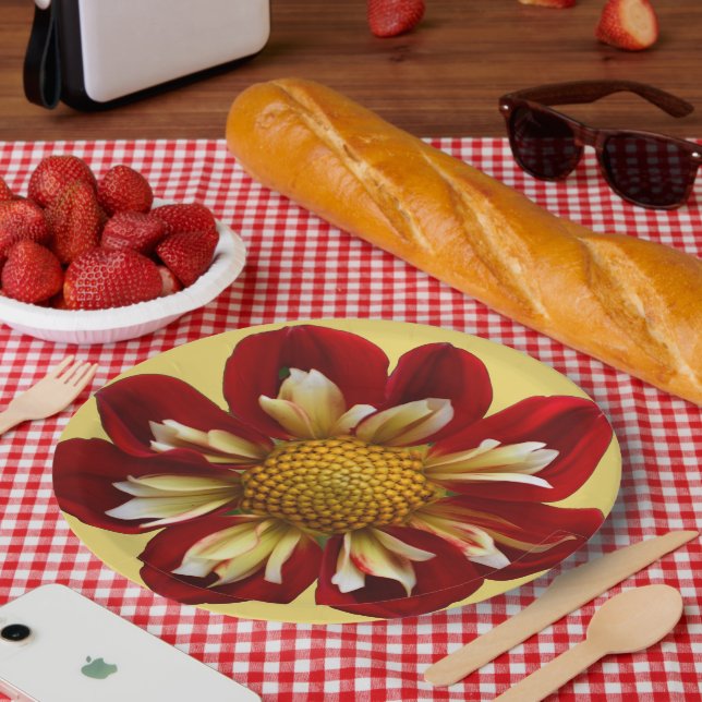 Rote Collarette Dahlia auf der Gelben Flora Pappteller (Picknick)