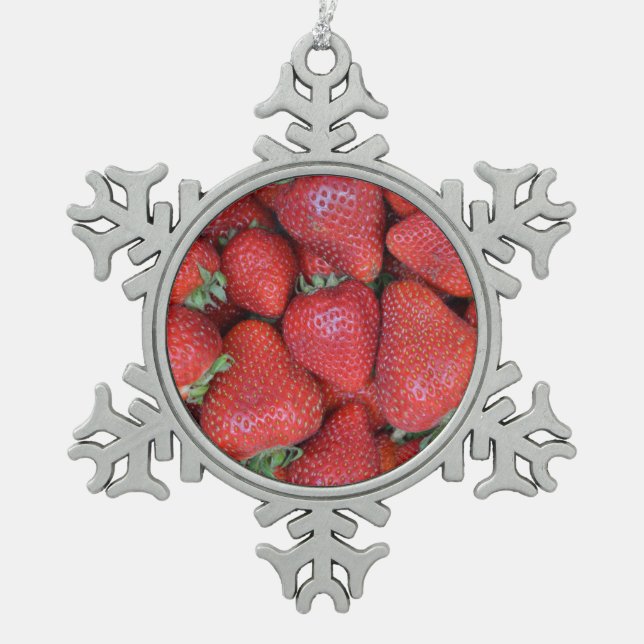 Rote Erdbeeren, frisch Schneeflocken Zinn-Ornament (Vorderseite)