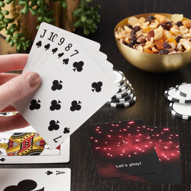 Rote Feuerwerkskörper, Lass uns spielen, benutzerd Spielkarten (In Situ)