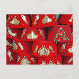 Rote Fez-Hüte auf dem Markt Postkarte