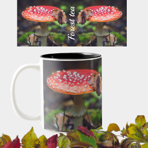 Rote Fliege Agaric Pilz im Wald Zweifarbige Tasse