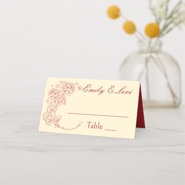 Rote Geranien auf Beige Hochzeit Platzkarte (Vorderseite)
